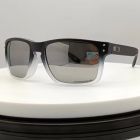 Oakley Holbrook Sunglasses Matte Black Frame Black Polarized Lense